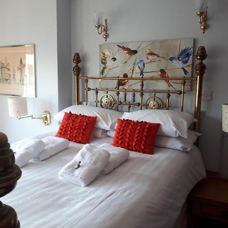 Oyo No 3 Hotel Bath Kültér fotó