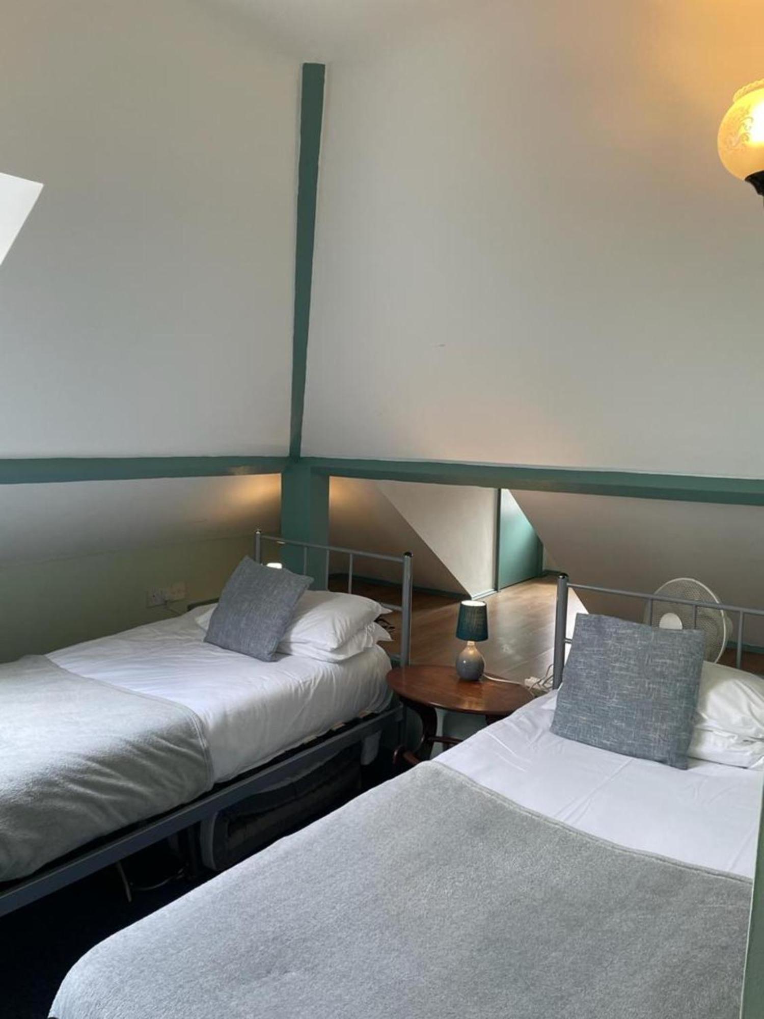Oyo No 3 Hotel Bath Kültér fotó