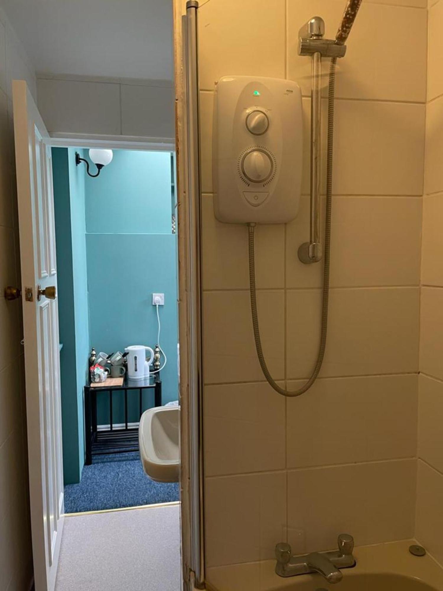 Oyo No 3 Hotel Bath Kültér fotó