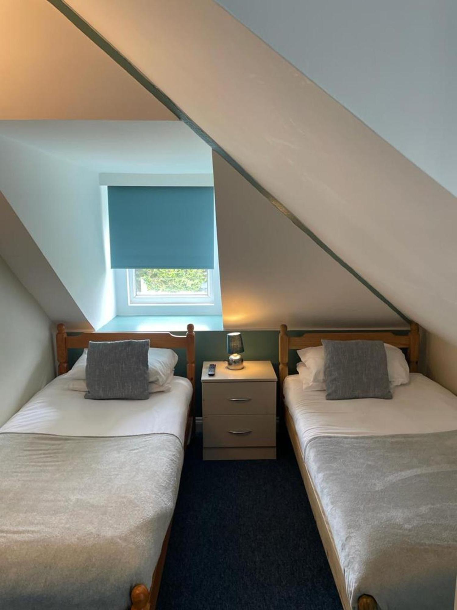 Oyo No 3 Hotel Bath Kültér fotó