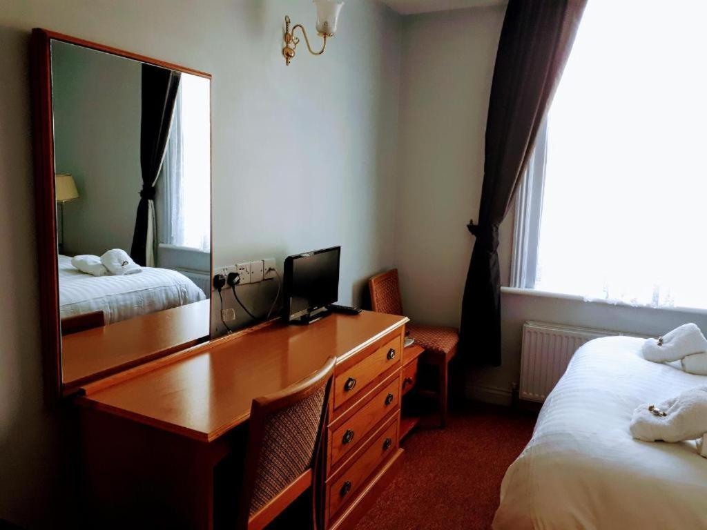 Oyo No 3 Hotel Bath Kültér fotó