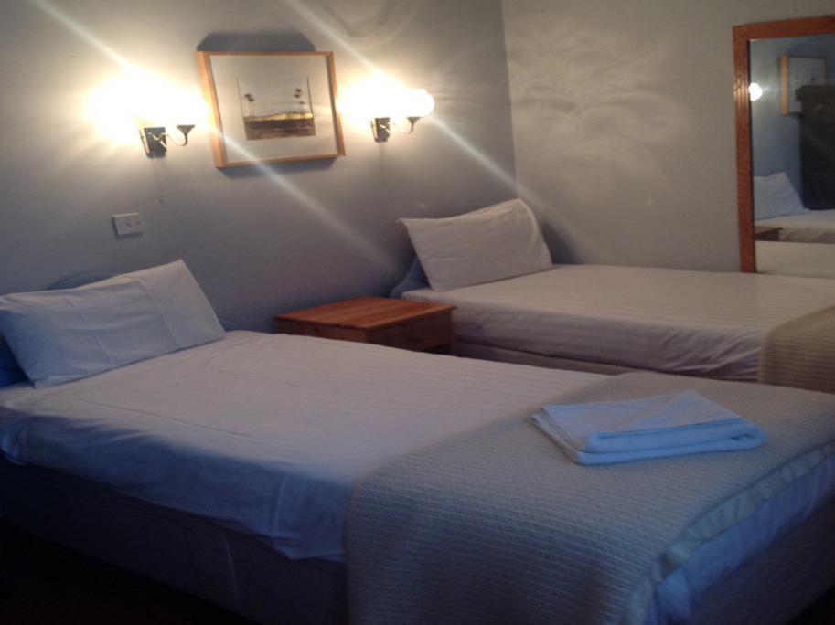 Oyo No 3 Hotel Bath Kültér fotó